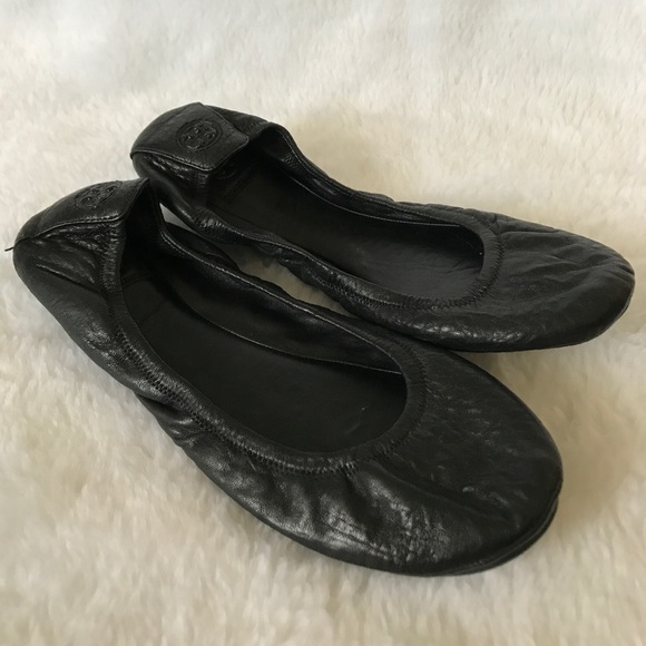 plain black flat shoes
